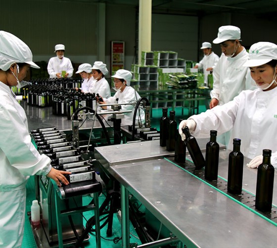 祥宇特級(jí)初榨橄欖油作為國(guó)產(chǎn)優(yōu)質(zhì)橄欖油，始終以質(zhì)量求生存、以品牌謀發(fā)展、以質(zhì)量創(chuàng)業(yè)績(jī)、以品質(zhì)追卓越。在近20年的辛苦耕耘，在品質(zhì)方面的不斷改進(jìn)..