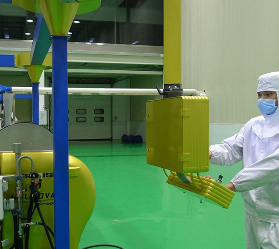 公司擁有三條原裝進(jìn)口冷榨橄欖油加工生產(chǎn)線(xiàn)，兩條德國(guó)福樂(lè)偉和一條意大利貝亞雷斯單一品種生產(chǎn)線(xiàn)，日加工鮮果能力達(dá)560噸，通過(guò)低溫純物理冷榨最大..