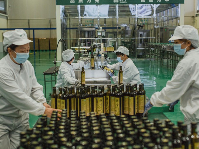 大家都知道，每一滴醇香的祥宇莊園橄欖油，都源自一顆顆小小的油橄欖果實(shí)。今天，就讓..